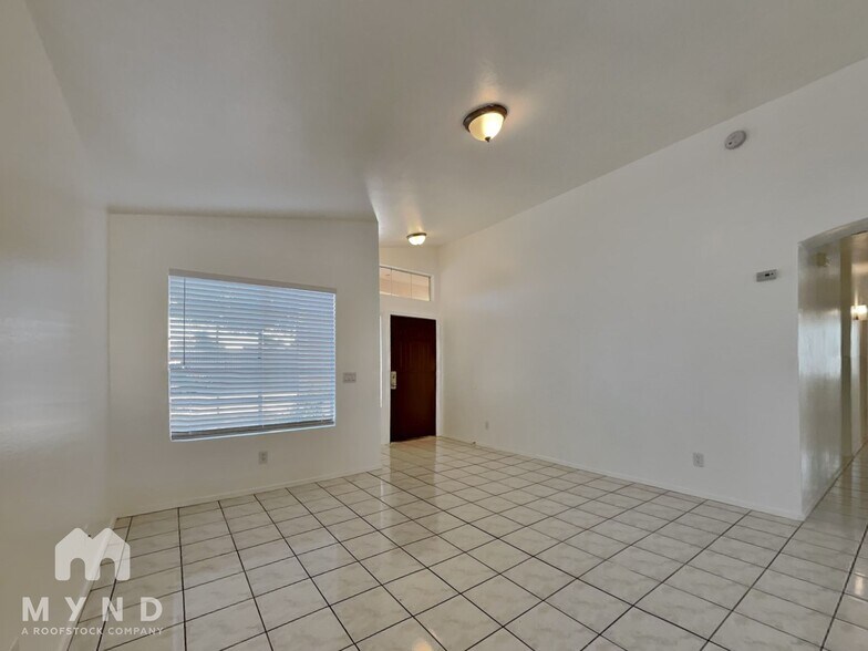 Building Photo - 4708 N 89th Dr