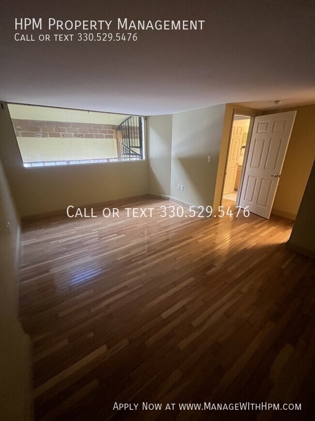 Building Photo - 2404 Prospect Ave E