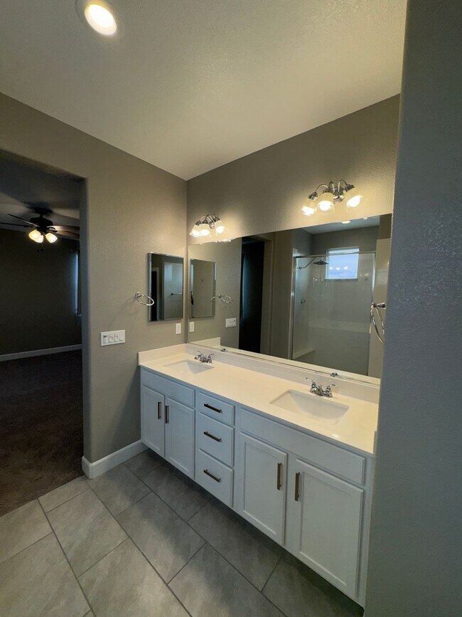 Building Photo - A Great House to Call Home!