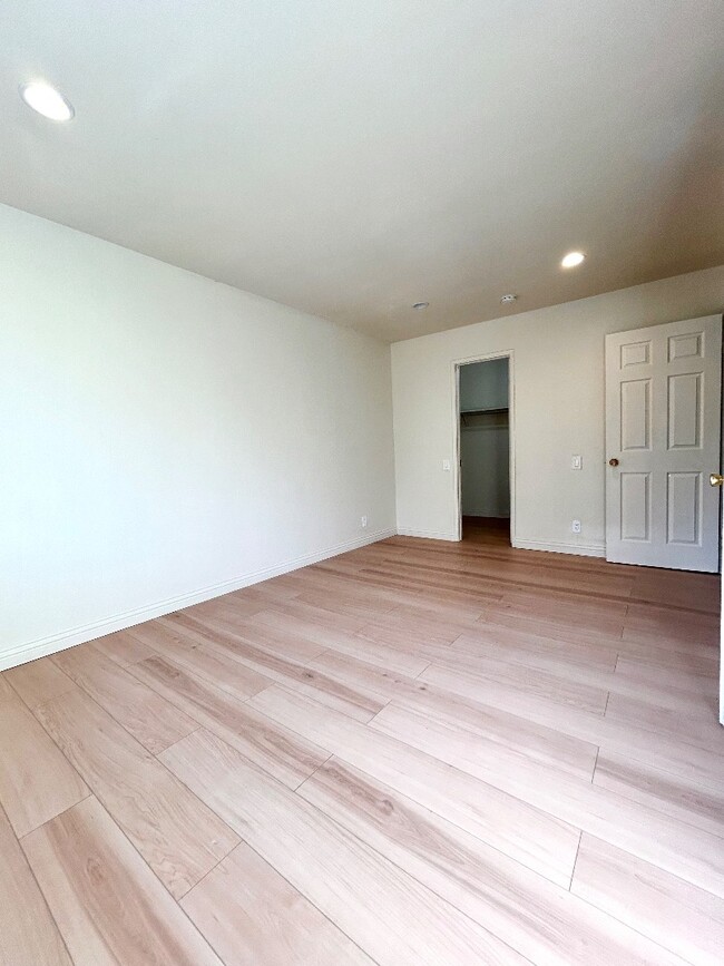 Building Photo - 942 Summerside Dr