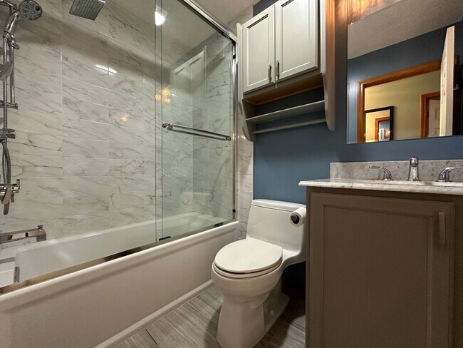 Building Photo - 405 Park Creek Ct