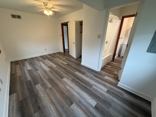 Building Photo - 122 Glen Ave