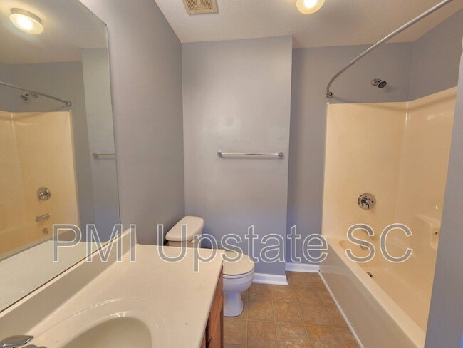 Building Photo - 65 Greensboro Ct