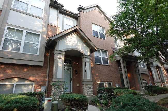 Building Photo - 1136 N Claremont Dr
