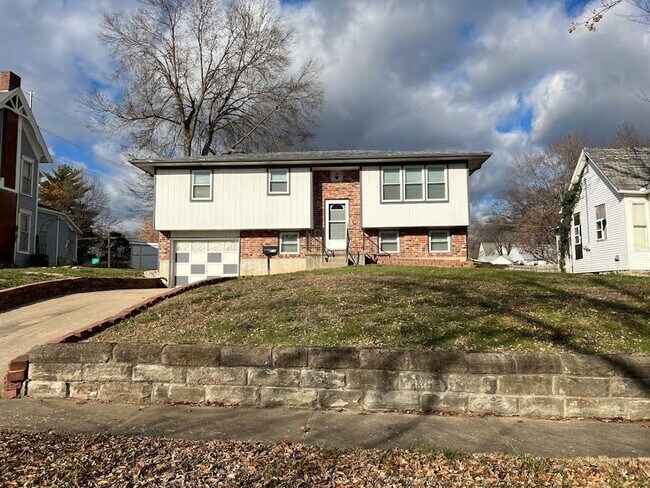 Building Photo - 219 W Market St