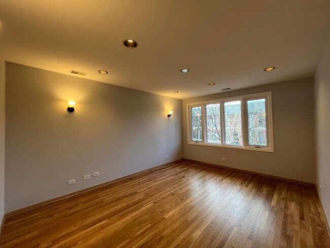 Building Photo - 449 W 37th St