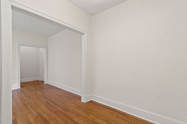 Building Photo - Adams Morgan Condo | Studio | 1 Bath | 300 Sf