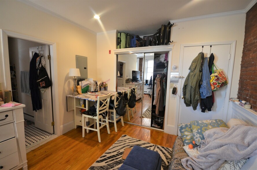 Building Photo - 407 Marlborough St