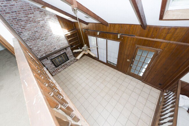Building Photo - 5 Bedroom 3 Bath Home in Parkshore - Charl...