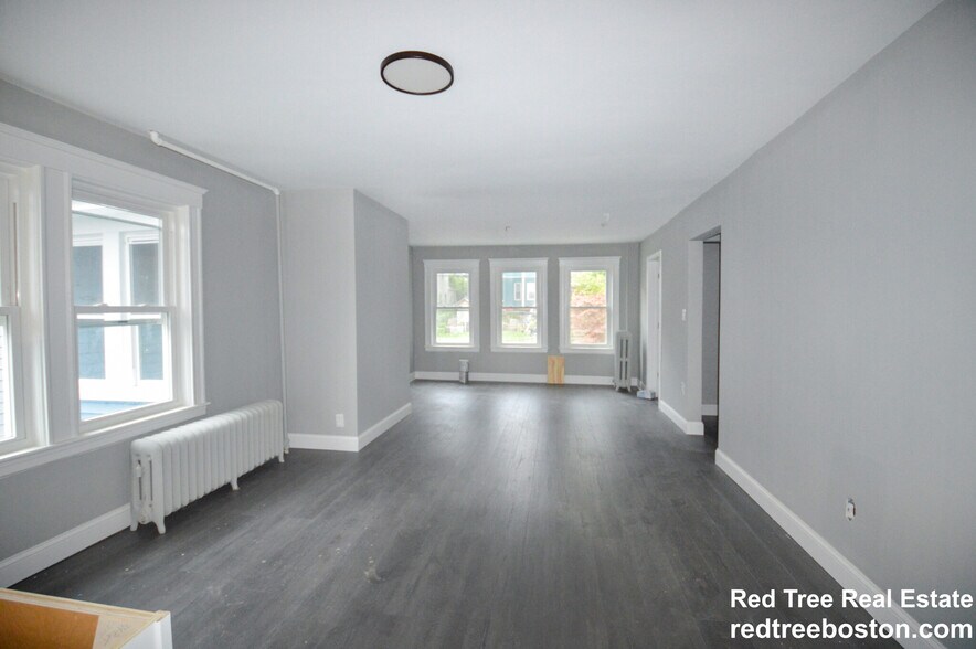 Building Photo - 158 Hillside St