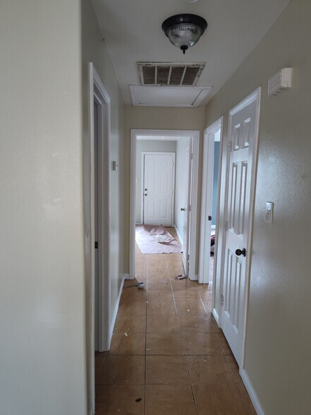 Building Photo - 2117 Aruba Dr