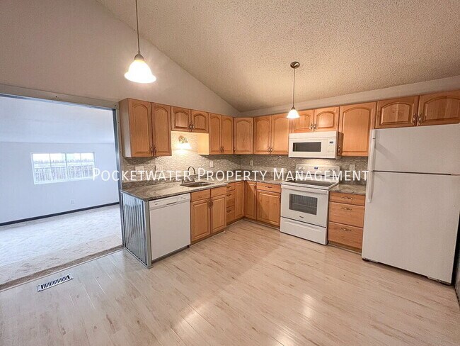 Building Photo - 2207 Tulip St