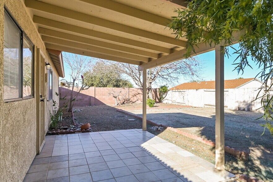 Building Photo - 10231 Cll Del Este