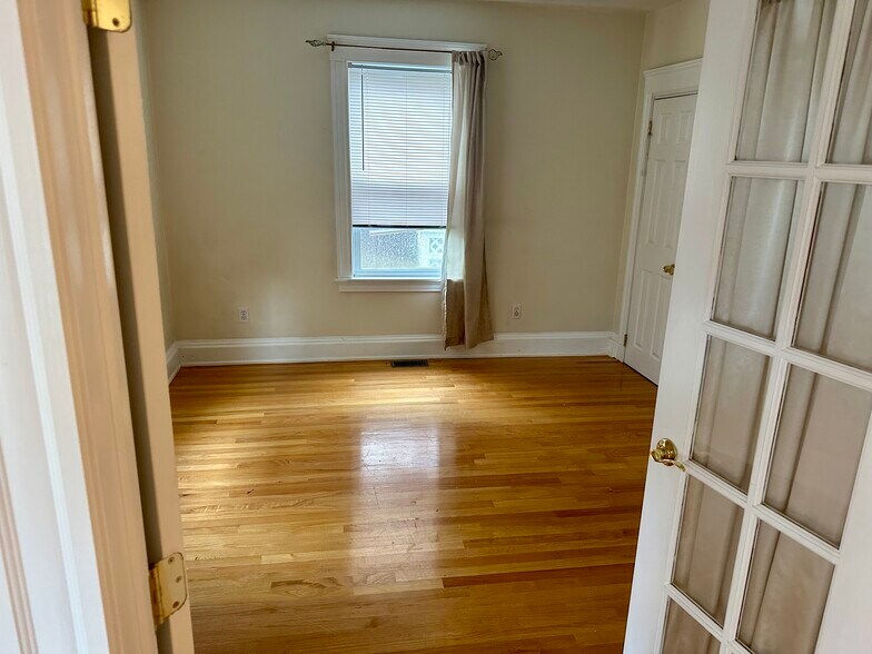 Building Photo - 555 Heath St