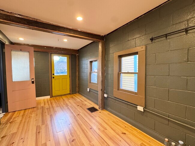 Building Photo - 1539 Madison Ave