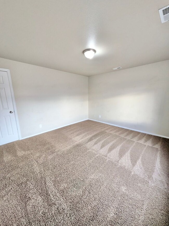 Building Photo - 1833 E 3rd St