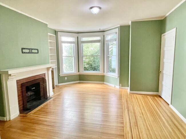 Building Photo - Charming Lower Nob Hill 1BR/1BA! Laundry! ...