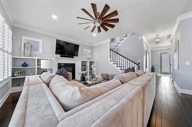 Building Photo - 3165 Oakdale Rd