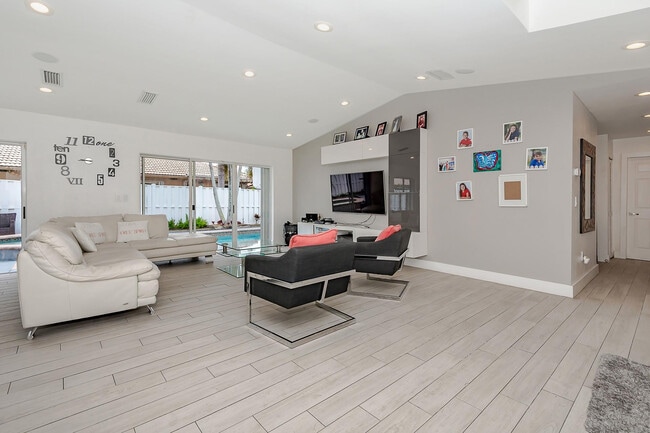 Building Photo - 16931 SW 5th Ct