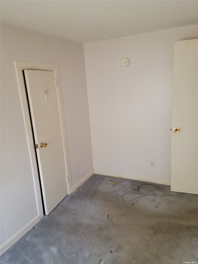 Building Photo - 48 Hendrick Ave