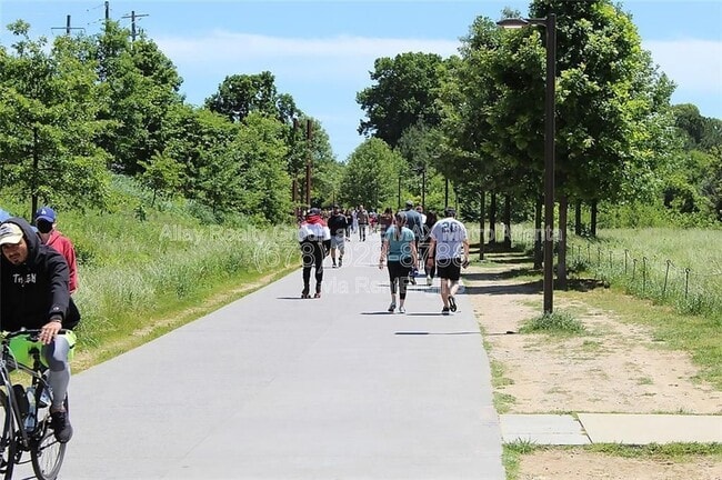 Building Photo - 620 Glen Iris Dr NE