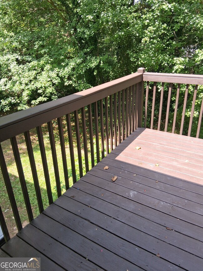 Building Photo - 8229 Queens Dr