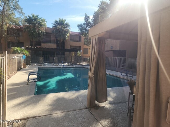 Building Photo - 2625 E Indian School Rd