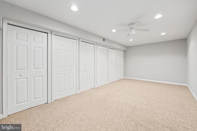 Building Photo - 18865 Crossroads Ct