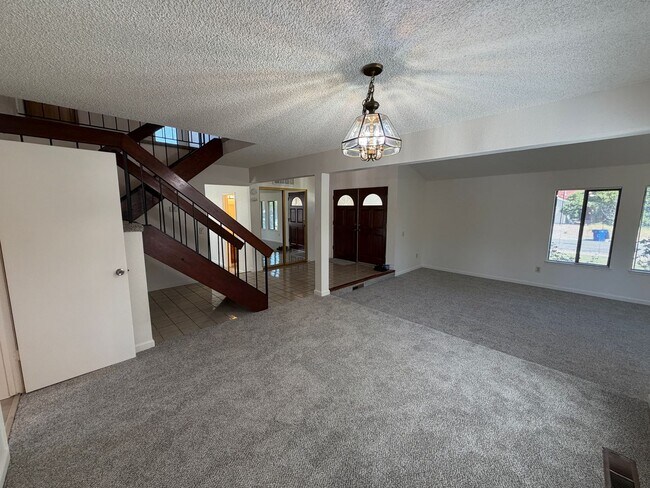 Building Photo - 872 Shellwood Way