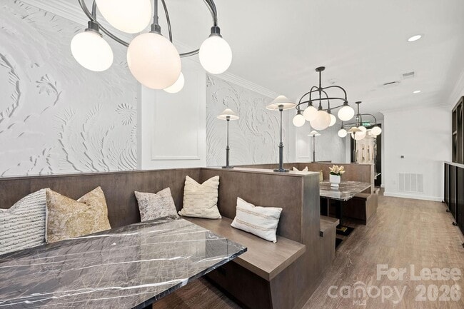 Building Photo - 2025 Cleveland Ave