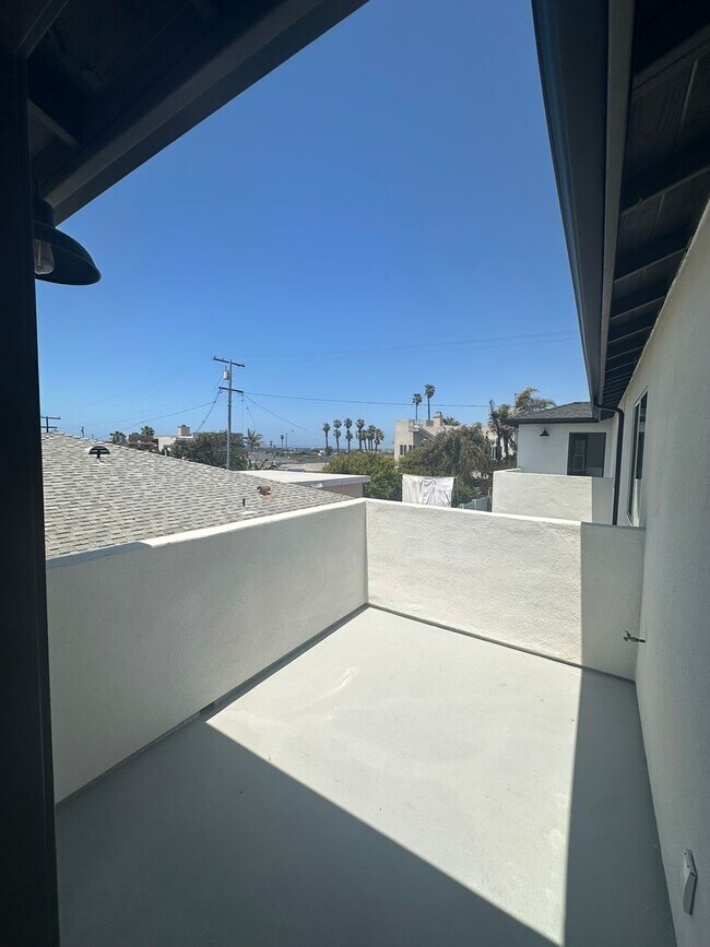 Building Photo - 202-204 Calla Avenue