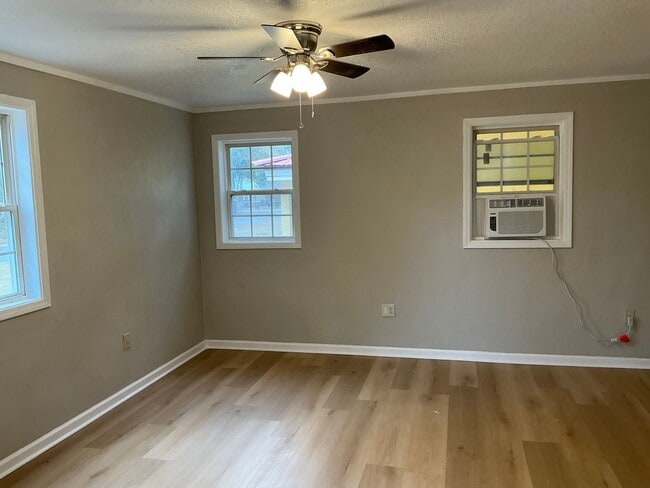 Building Photo - 1407 Pine St