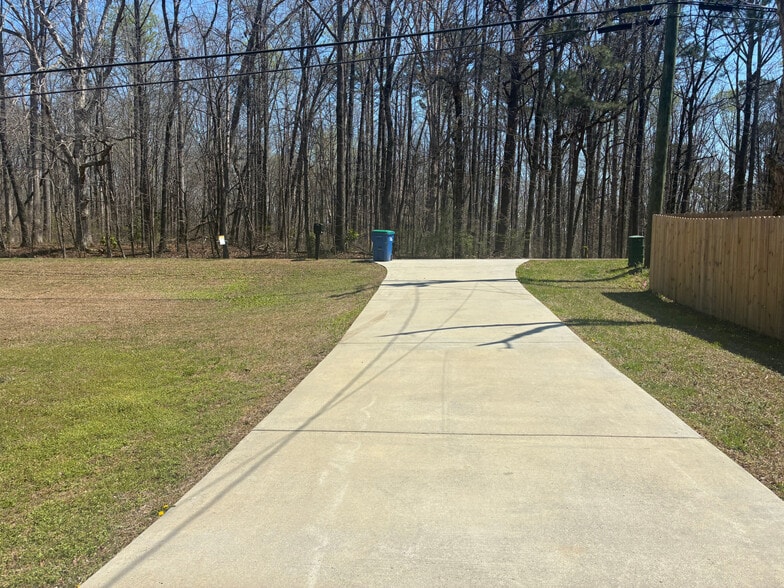 Building Photo - Room in Duplex on Union Rd SW