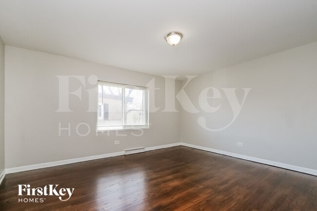 Building Photo - 335 E Vermont St