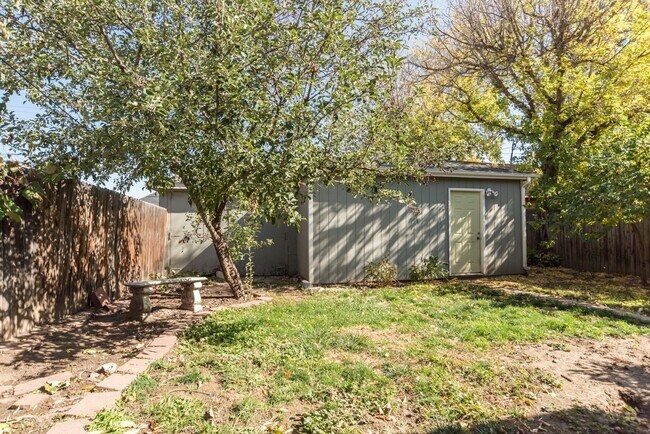 Building Photo - $0 DEPOSIT OPTION. CHARMING BUNGALOW WITH MODERN UPGRADES AND PRIME DENVER LOCATION!