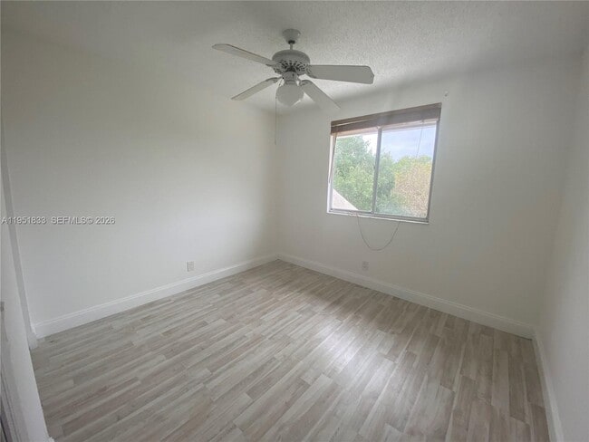 Building Photo - 654 Woodgate Cir