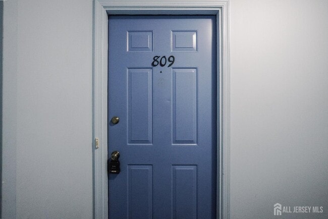 Building Photo - 809 Woodhaven Dr