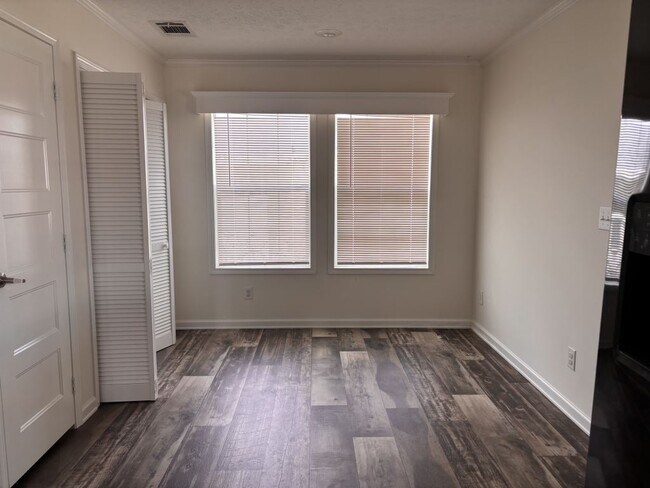 Building Photo - 459 Emden St