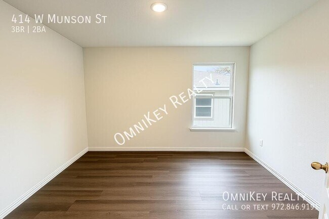Building Photo - 414 W Munson St