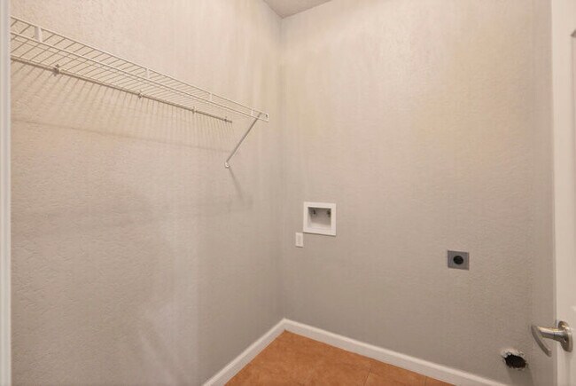 Building Photo - 10277 English Manor Dr