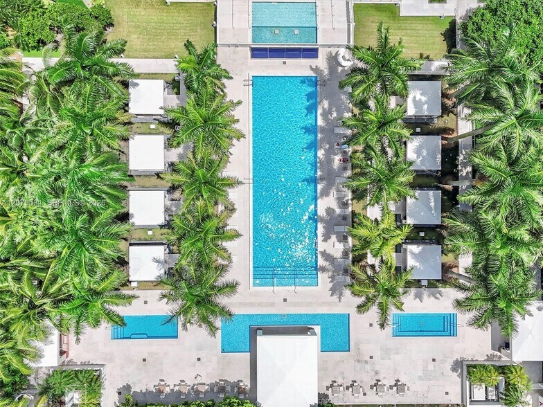 Building Photo - 2627 S Bayshore Dr