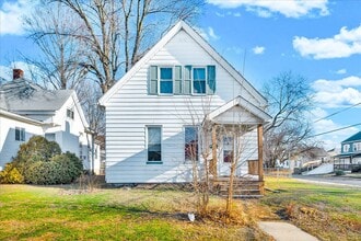 Building Photo - 102 N Cedar Ave