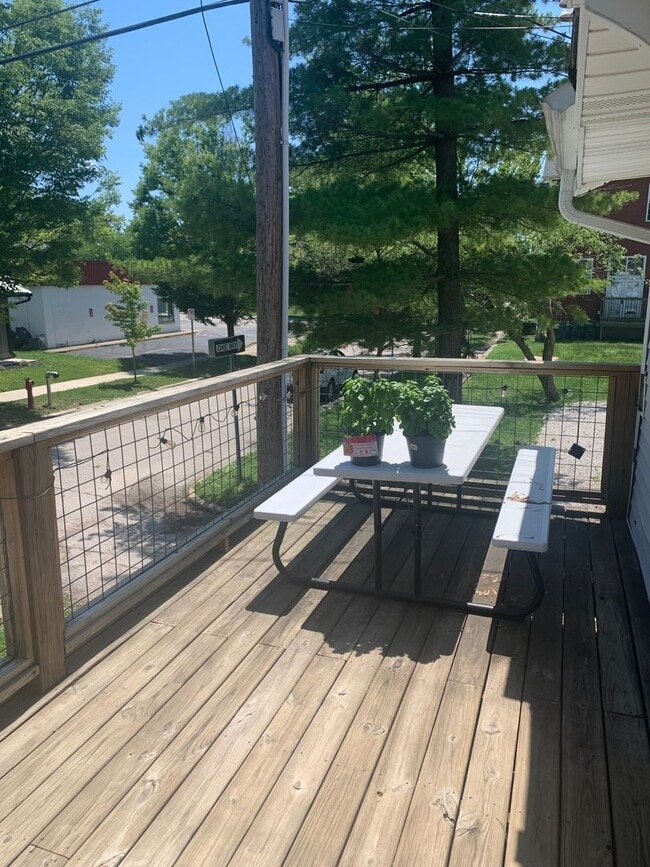 Building Photo - ***AVAILABLE AUGUST 2027*** 5 Bed 2 Bath house. Close to business school. Excellent Location!