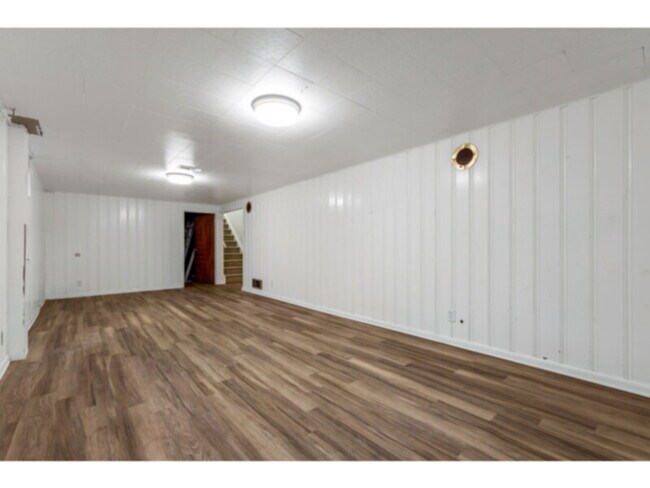 Building Photo - 6113 Holland St