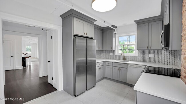 Building Photo - 87 Maple Ave