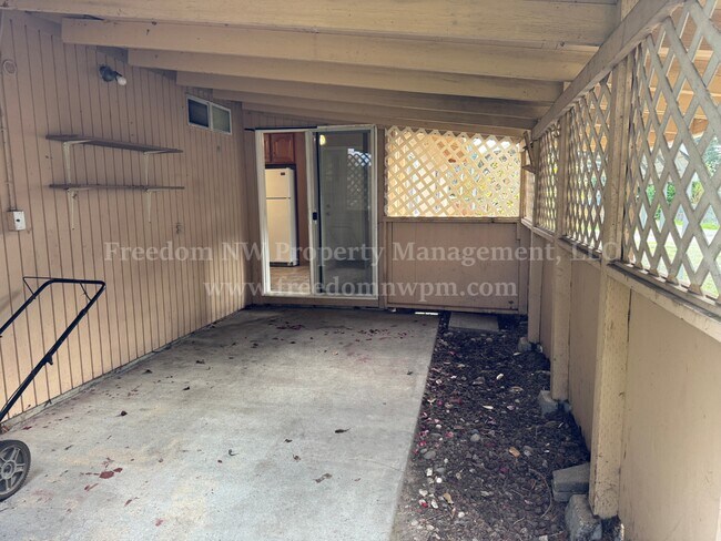 Building Photo - 4410 21st Ct SE