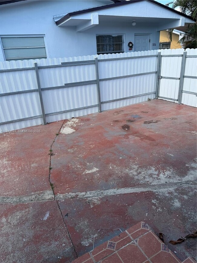 Building Photo - 1014 NW 33rd Ave