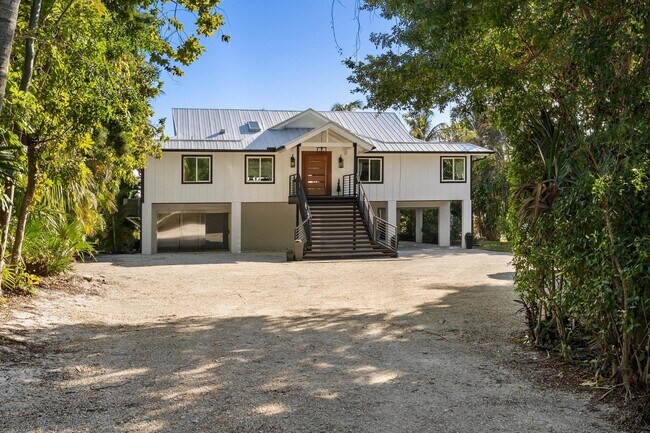 Building Photo - 90 NW Alice St