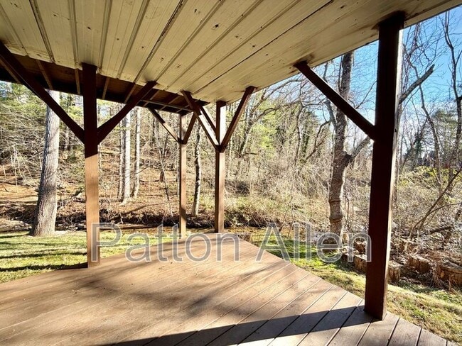 Building Photo - 689 New Haw Creek Rd