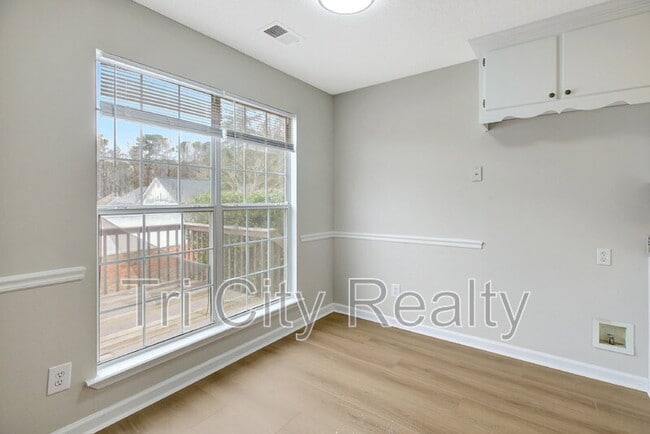 Building Photo - 110 York Ln